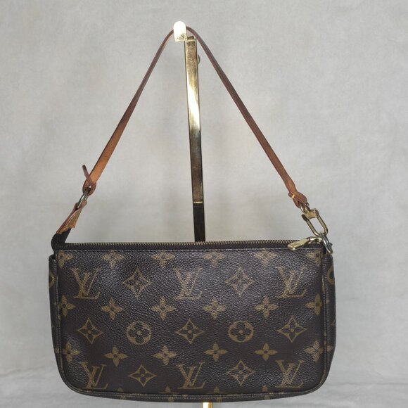 LOUIS VUITTON Monogram Pochette Accessoires - Picture 3 of 12